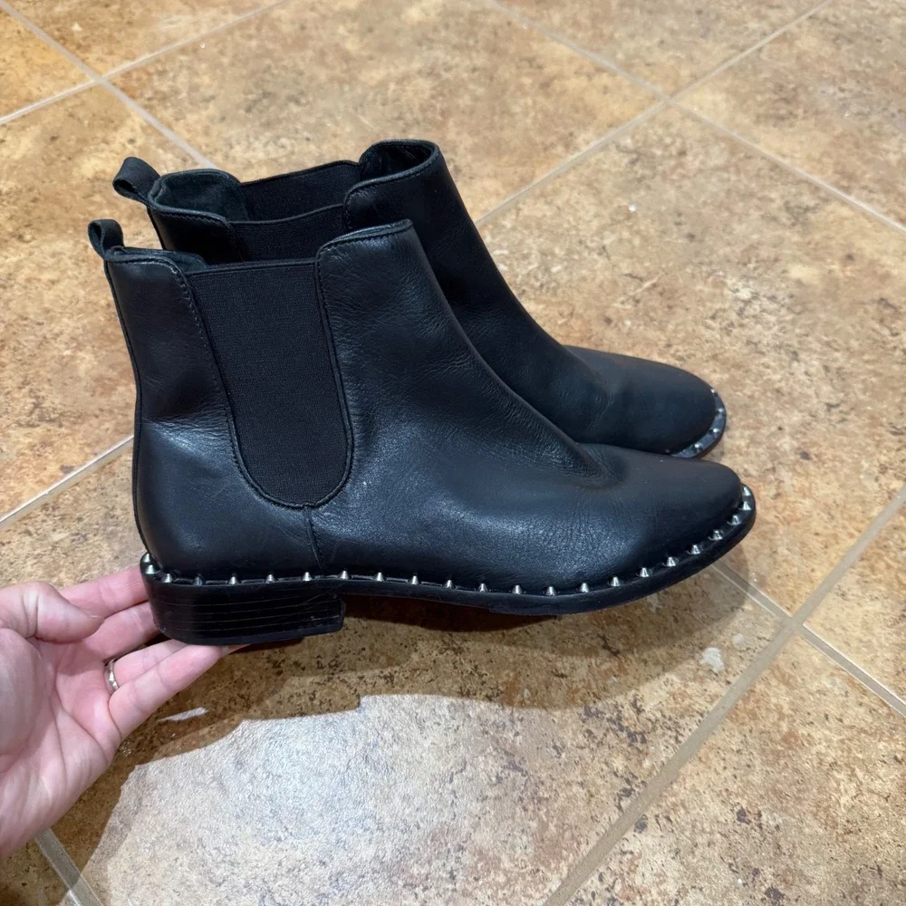Schutz Shabba Black Leather Studded Chelsea Ankle Boots Women 8 B Low Heel
